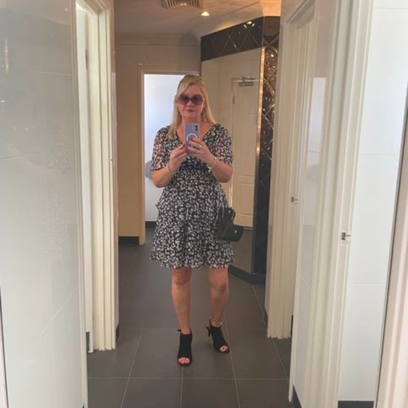 Profile Picture of Cheza Ferns (@chezagirl) on Poshmark