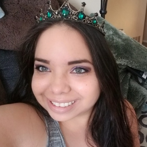 Profile Picture of Arie Ryann (@merree33) on Poshmark