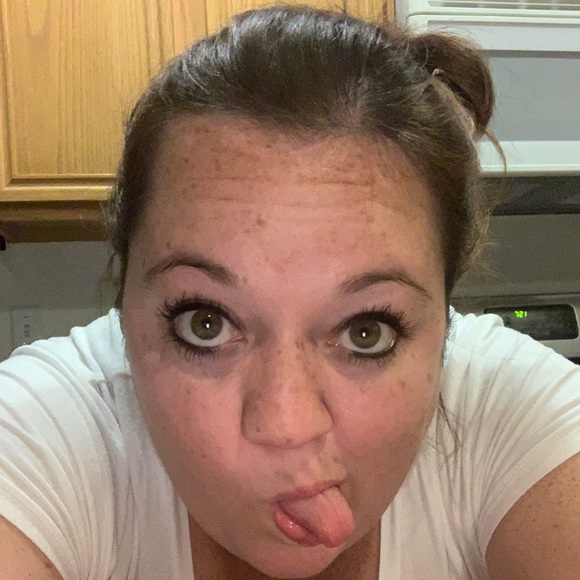 Profile Picture of Carleen Haddock (@carlytate) on Poshmark