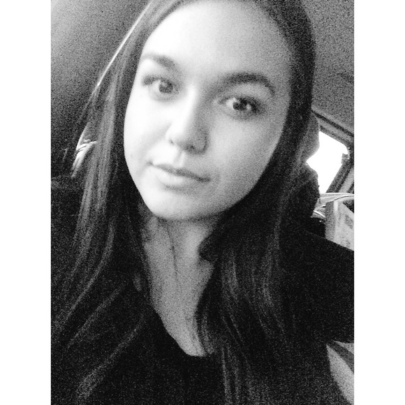 Profile Picture of Sydney Keyner (@sydneymkeyner) on Poshmark