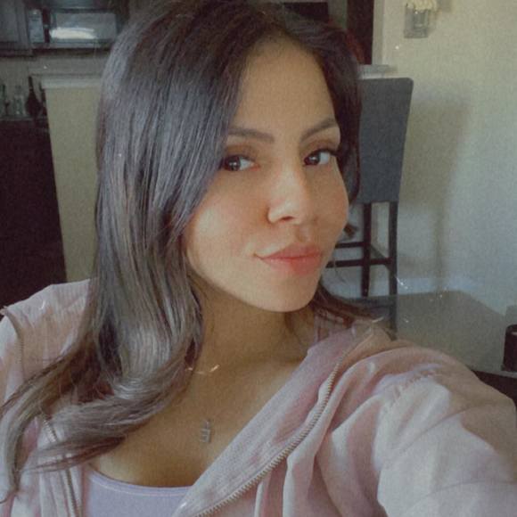 Profile Picture of Hazel Sanchez (@hsanchez123) on Poshmark