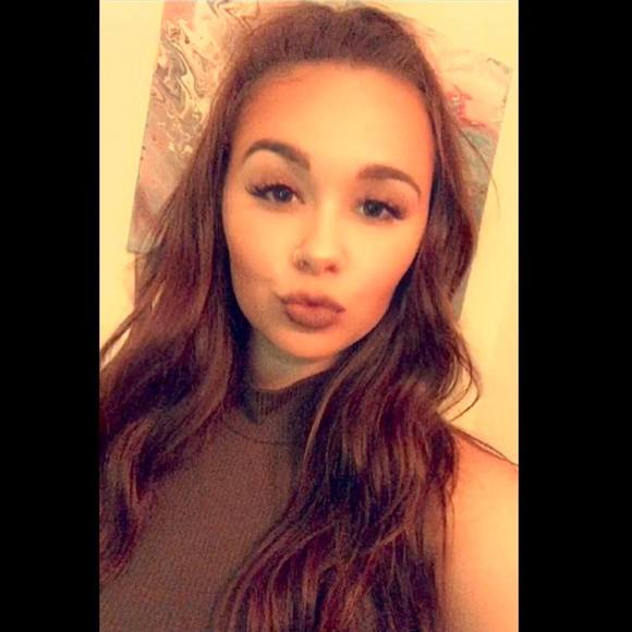 Profile Picture of Brianna Monteiro (@briannarae09) on Poshmark