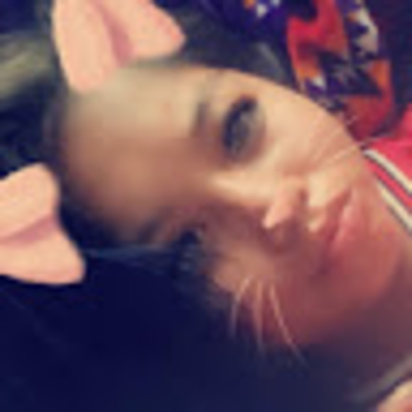 Profile Picture of Shoshana Peshlakai (@shobilly23) on Poshmark