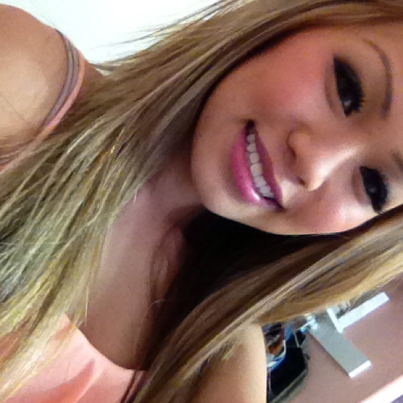 Profile Picture of Demi Nguyen (@demminguyen) on Poshmark