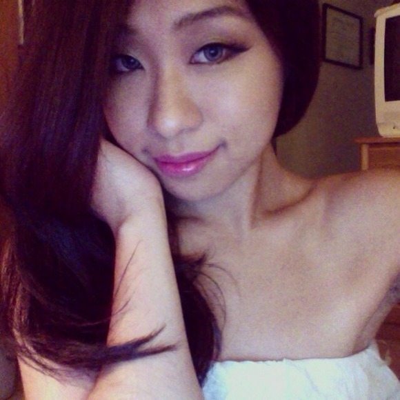 Profile Picture of Phoebe Shen (@phoebexoxo) on Poshmark