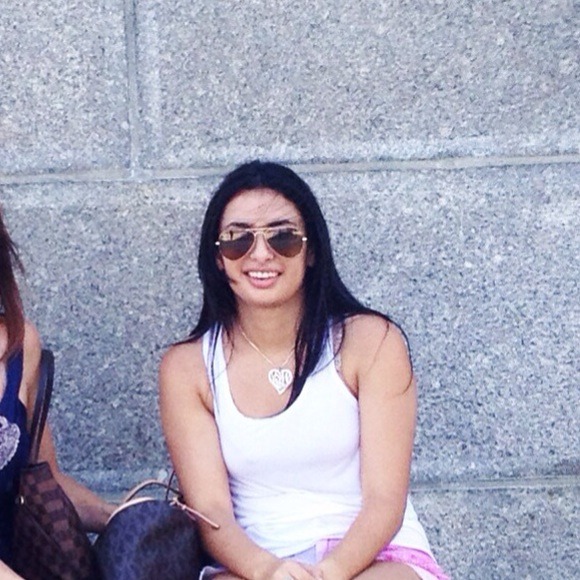 Profile Picture of Aryanna Harandi (@aharandi) on Poshmark