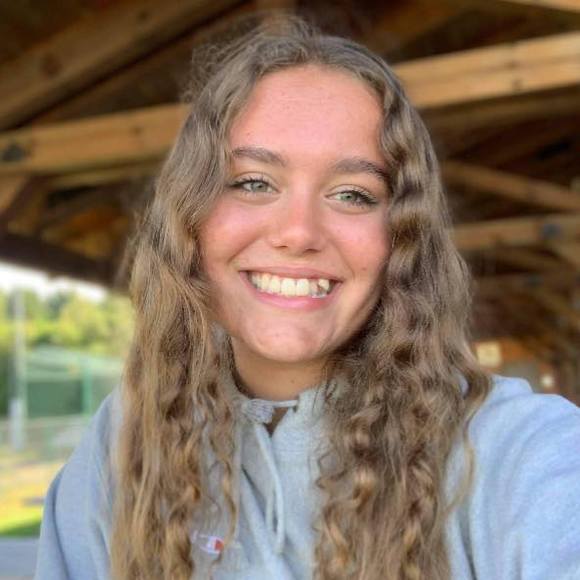 Profile Picture of Koralie Jutras (@koraliejutras) on Poshmark