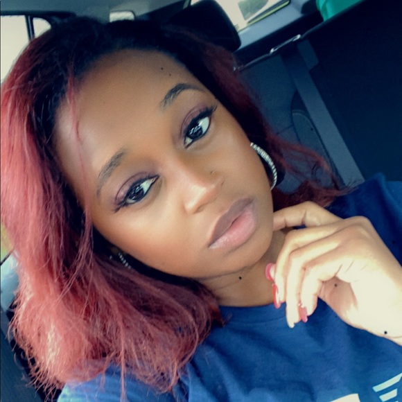 Profile Picture of Andrea Daniel (@andreadaniel26) on Poshmark