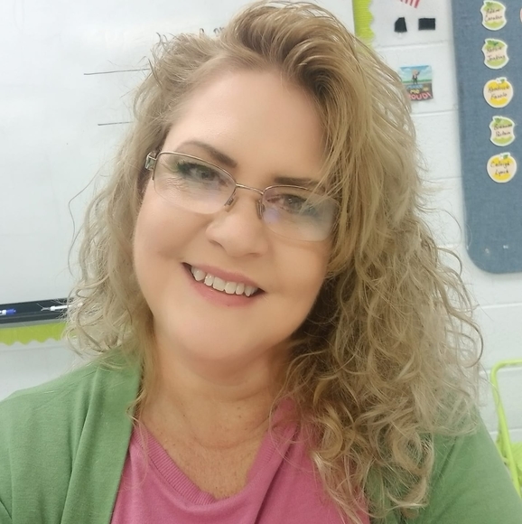 Profile Picture of Lisa Penrod (@lisnpat) on Poshmark