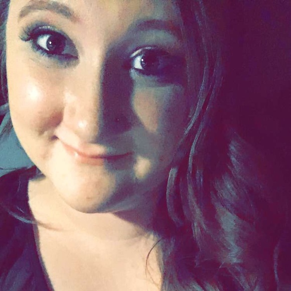 Profile Picture of Clarissa Diggins (@clarissaashley) on Poshmark