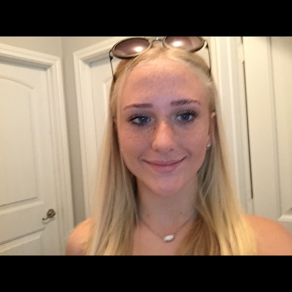 Profile Picture of Emmaclaire Hammersley (@emmaclaire106) on Poshmark