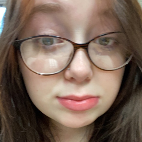 Profile Picture of Hanna Hayes (@hhayes211) on Poshmark