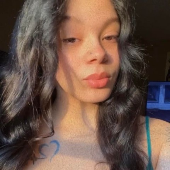 Profile Picture of Irislauren Howard (@irislaurenh) on Poshmark