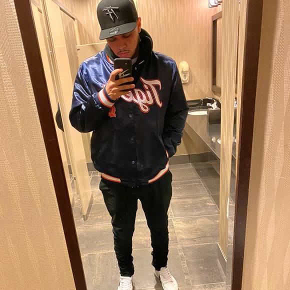 Profile Picture of Allonzo Hernandez (@ricoal) on Poshmark