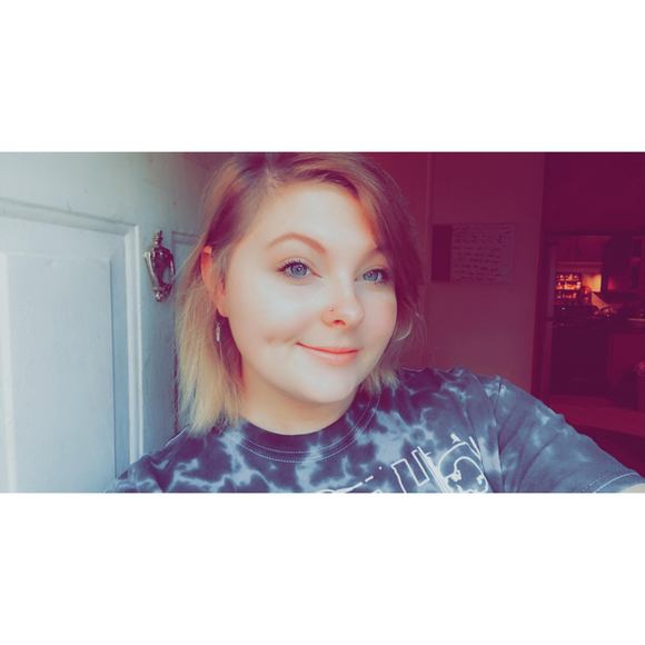 Profile Picture of Hailey Phillips (@haileyphillips1) on Poshmark