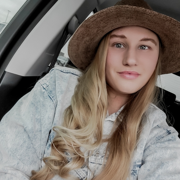 Profile Picture of Alexis Redus (@redusalexis) on Poshmark