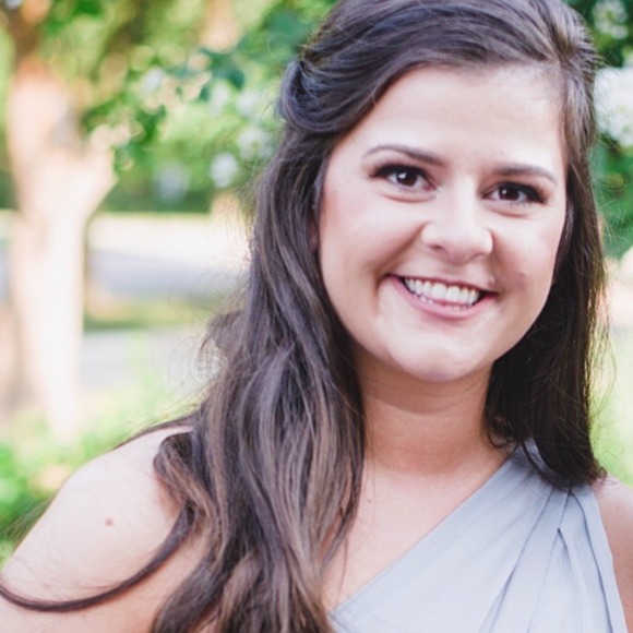 Profile Picture of Hannah Wolfe (@hannahwolfee) on Poshmark