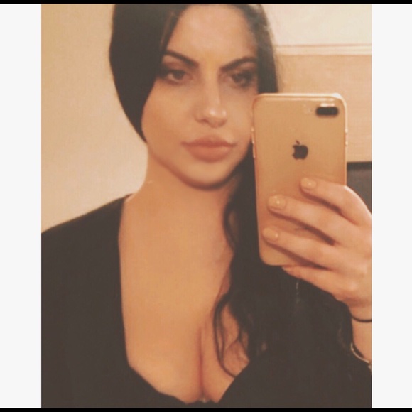 Christina Andolino - Poshmark Profile Picture of Christina Andolino (@c_andolino) on Poshmark