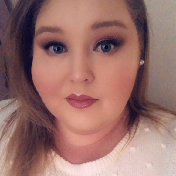 Profile Picture of Hannah Hicks (@hannahnicole05) on Poshmark