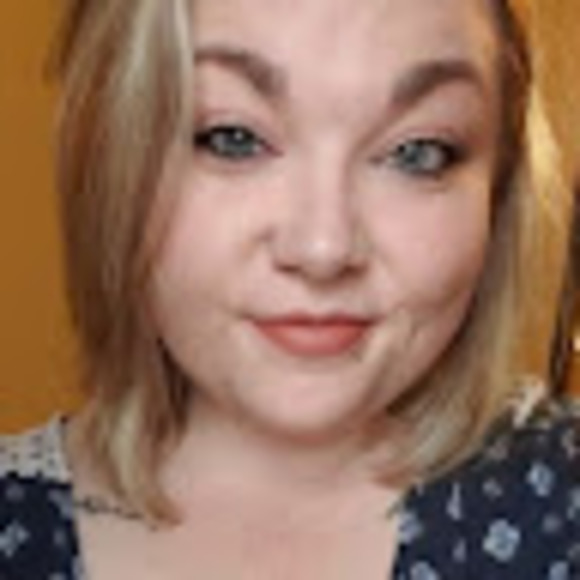 Profile Picture of Bailey Luntsford (@baileyluntsford) on Poshmark