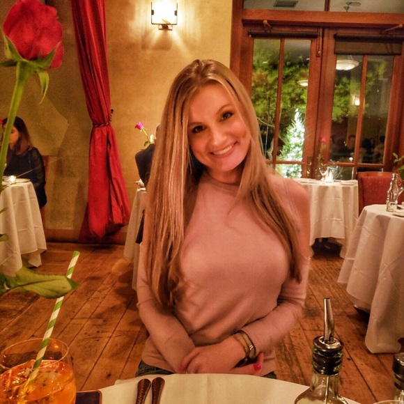 Profile Picture of Allison Black (@amblondie) on Poshmark