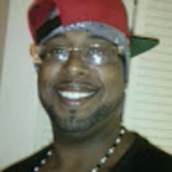 Profile Picture of Gary Gonsalves (@garygonsalves) on Poshmark