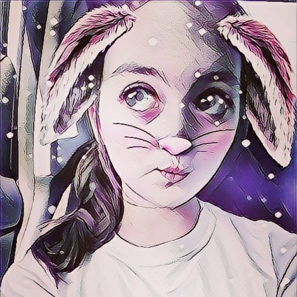 Profile Picture of Zoe Schamberger (@zoe158463518) on Poshmark