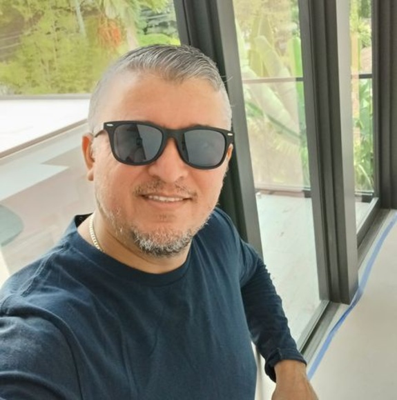 Profile Picture of Roberto Laguna (@robertolaguna) on Poshmark