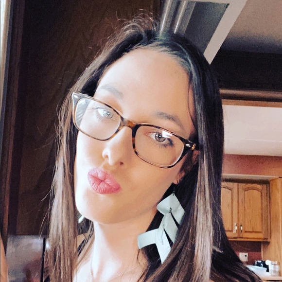 Profile Picture of Alyssa Sobasky (@alyssasobasky) on Poshmark