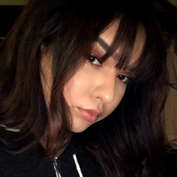 Profile Picture of Daniella Plascencia (@_daniellaguilar) on Poshmark
