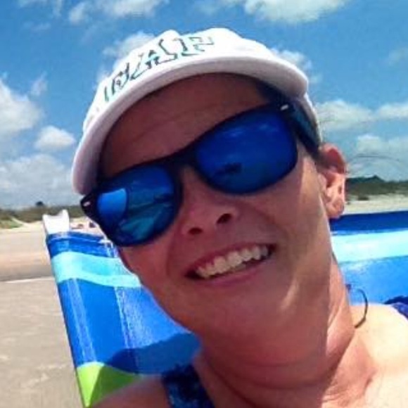 Profile Picture of Melissa Schellenberger (@mjmteach1) on Poshmark