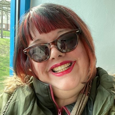 Profile Picture of Sarah Drury (@SarahDruryPoet) on Twitter