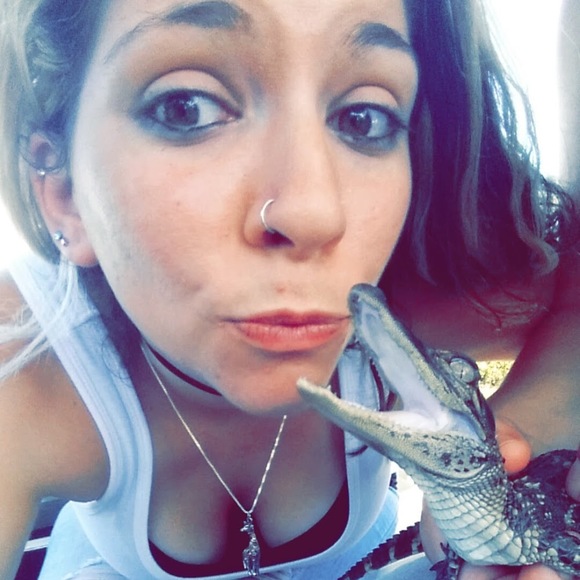 Profile Picture of Kasey Caparella (@koolkasey182) on Poshmark