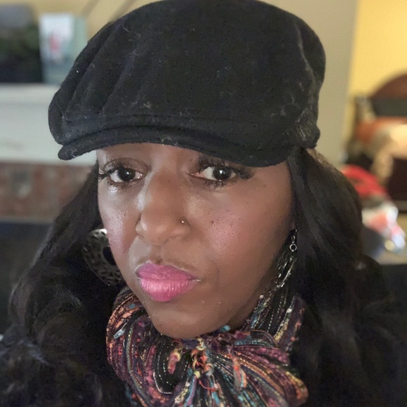 Profile Picture of Kimron Smith (@kimjones6014) on Poshmark