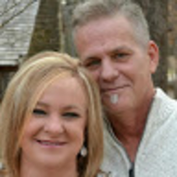 Profile Picture of Scott & Lisa (@04snl22) on Poshmark