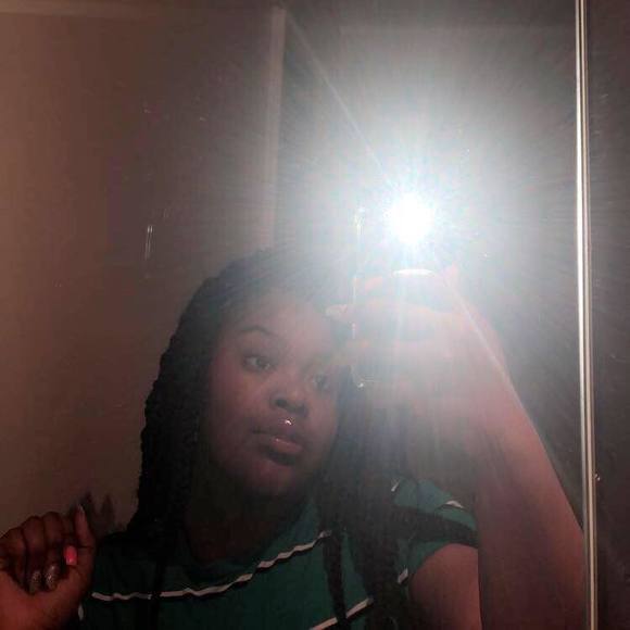 Profile Picture of Amara Smith (@amarataylor808) on Poshmark