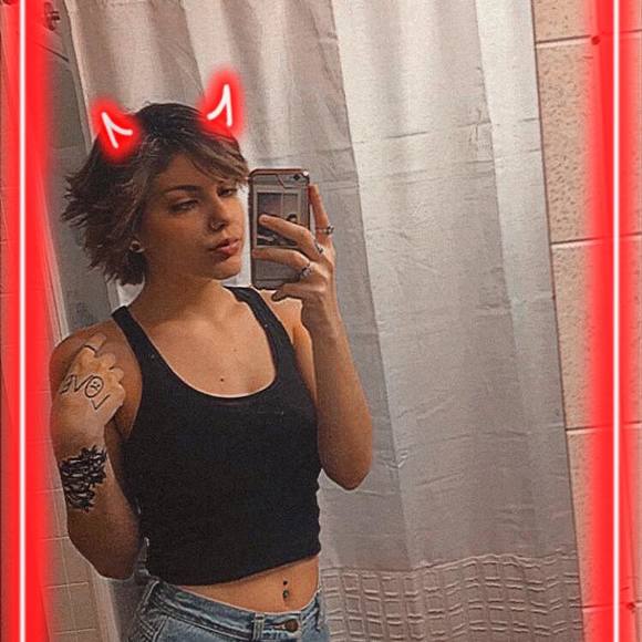 Profile Picture of Raeanne Adams (@raeanneadams) on Poshmark