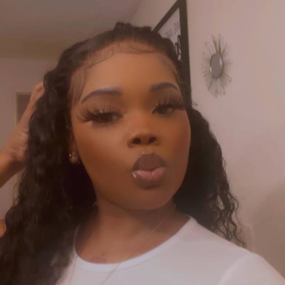 Profile Picture of Dakia Berry (@kiki88berry) on Poshmark