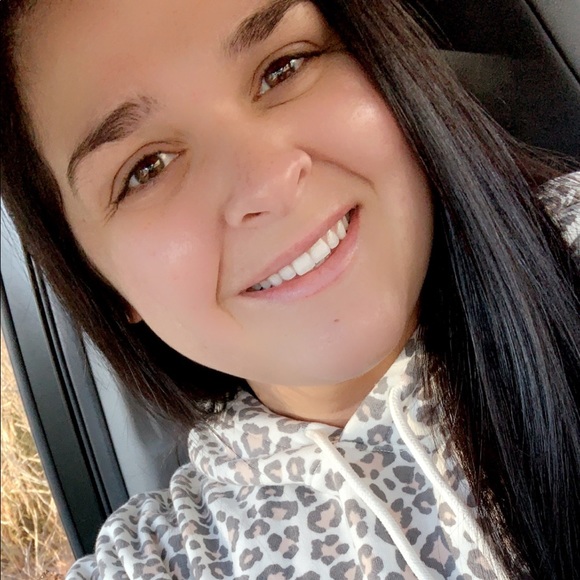 Profile Picture of Rachel Fussell (@rn436) on Poshmark