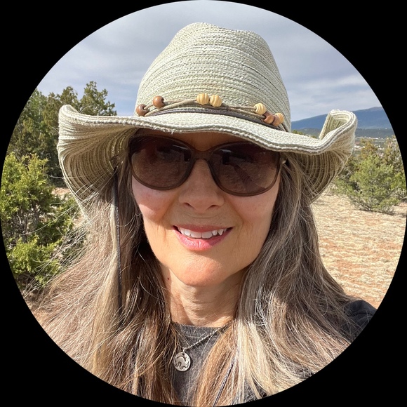 Profile Picture of Wren Walraven (@wrenzart) on Poshmark