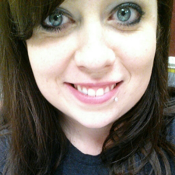 Profile Picture of Kayla Connor (@seetherkay) on Poshmark