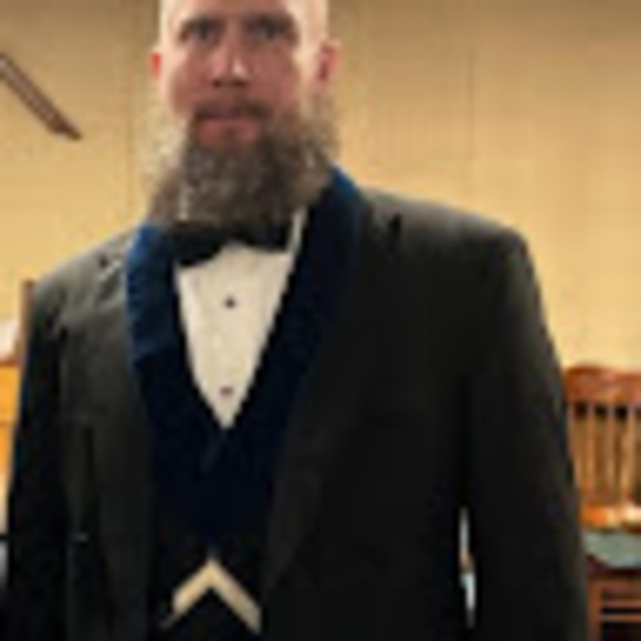 Profile Picture of Randy Holtzapple (@randyholtzapple) on Poshmark