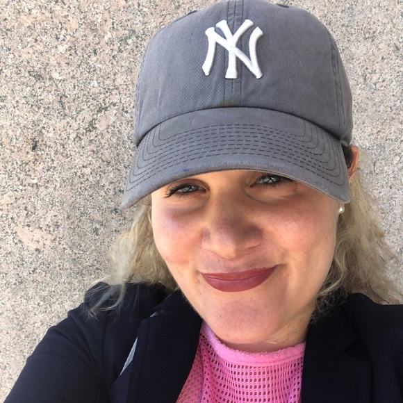 Profile Picture of Gina Guddemi (@gguddemi) on Poshmark