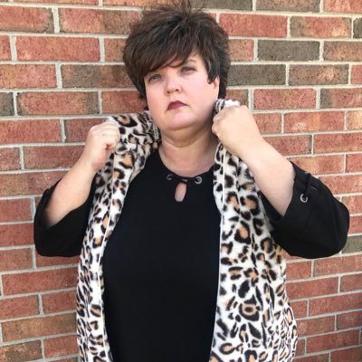 Profile Picture of KIm Mitchell (@rebamunkee) on Twitter