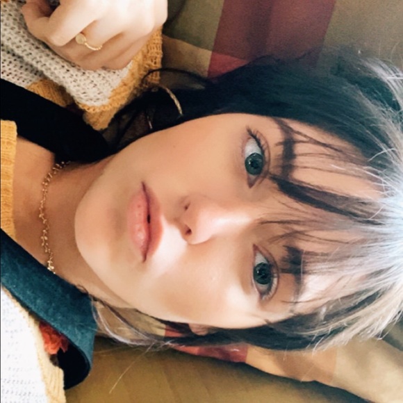 Profile Picture of Sophia Richardson (@sophrose517) on Poshmark