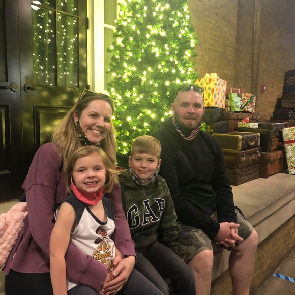 Profile Picture of Chelsea Mayhue (@creativechelc) on Poshmark