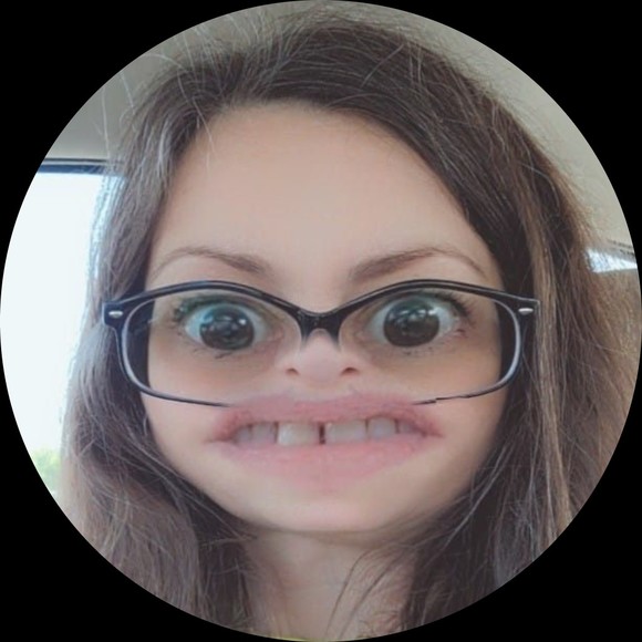 Profile Picture of Chrissy Fintel (@kittynthemiddle) on Poshmark