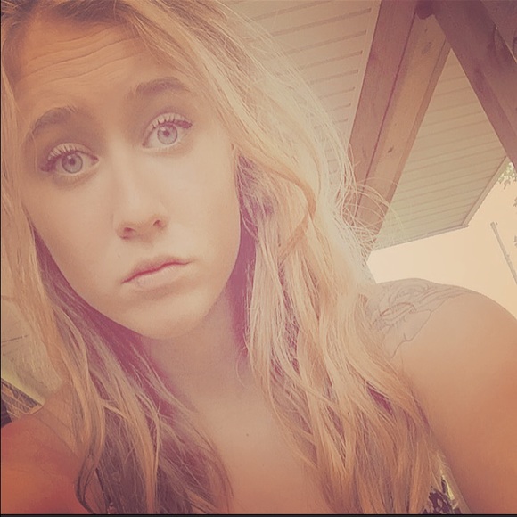 Profile Picture of Kensey Spinder (@kensey119) on Poshmark