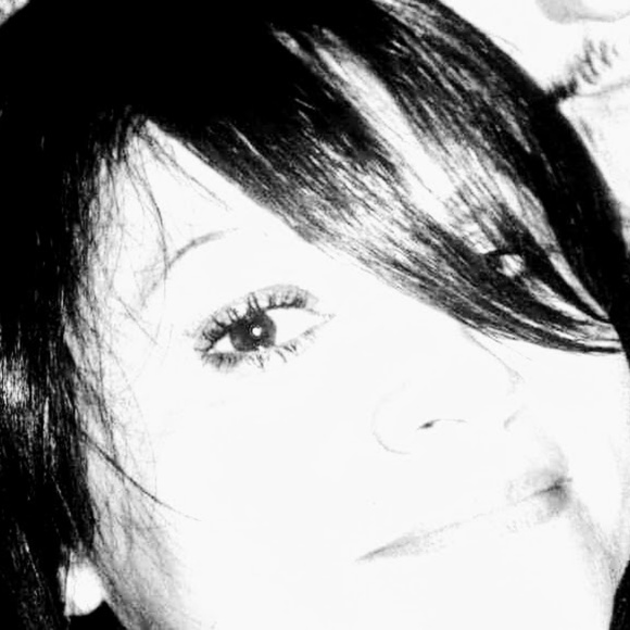 Profile Picture of Vero Apodaca (@queenv69) on Poshmark