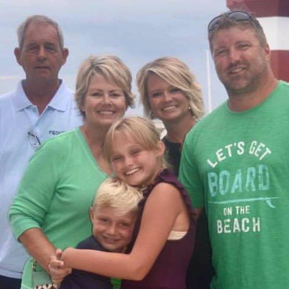 Profile Picture of Vicki Hazelbaker (@vlhazelbaker) on Poshmark